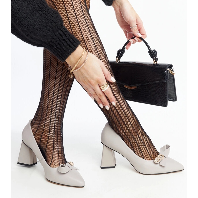 Escarpins à talons hauts en cuir gris de Vinceza 1