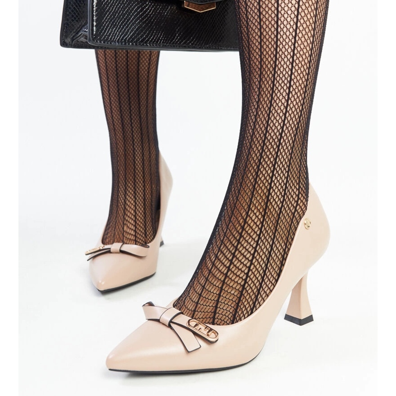 Escarpins à talons hauts beiges de Vinceza 1 Escarpins à talons hauts beiges de Vinceza 1