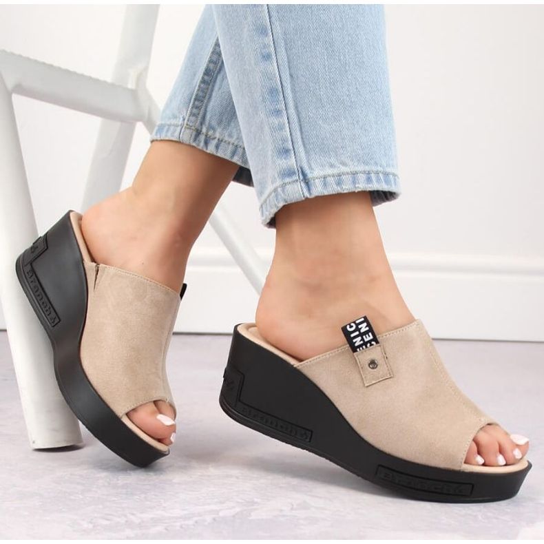 Chaussons compensés en daim Vinceza W JAN278 beige 1