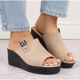 Chaussons compensés en daim Vinceza W JAN278 beige 2