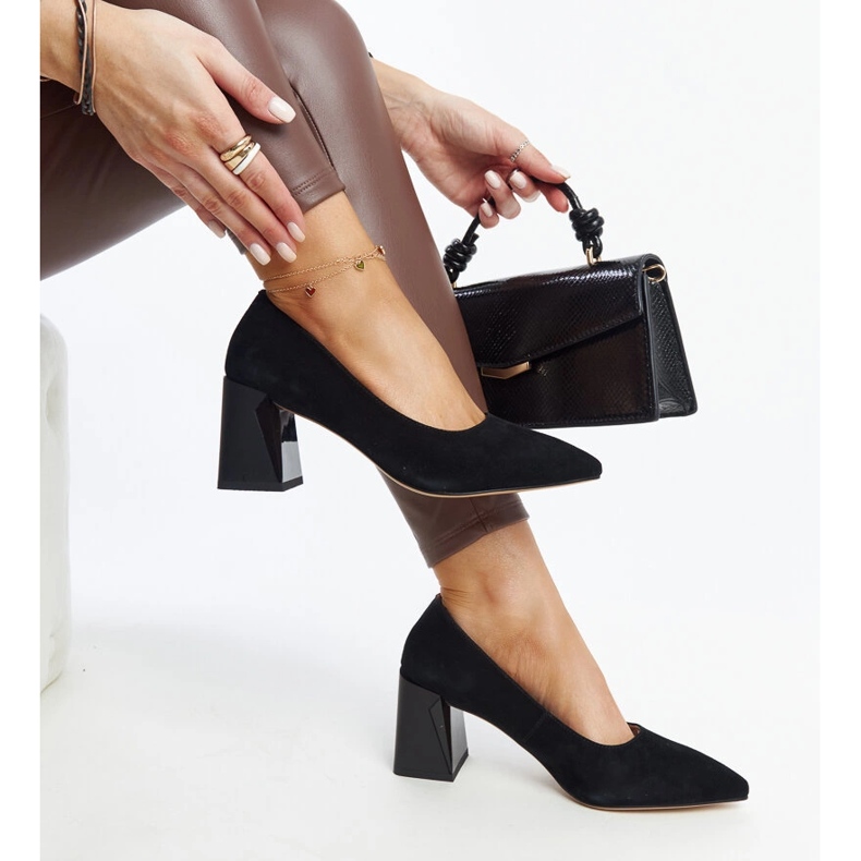 Escarpins à talons hauts en cuir noir de Vinceza le noir 1