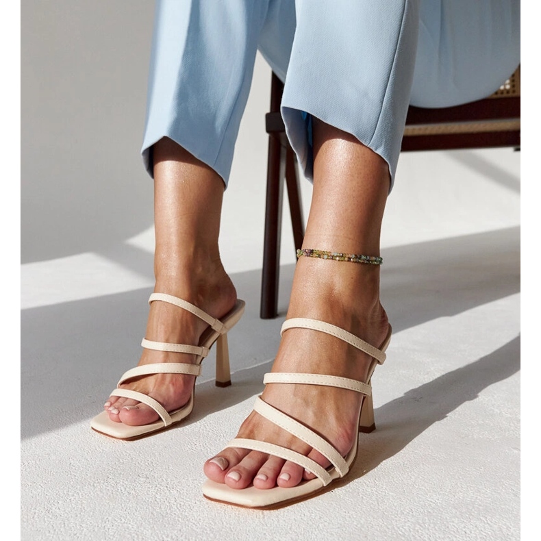 Tongs à talons Semira beige clair 1