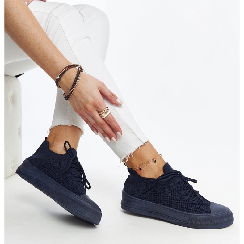 Baskets de sport légères bleu marine par Senaida 1