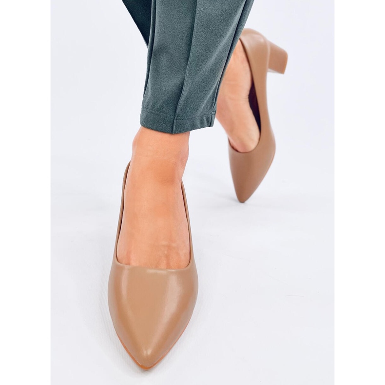 Escarpins kaki à talons bas Crafts beige 1 Escarpins kaki à talons bas Crafts beige 1