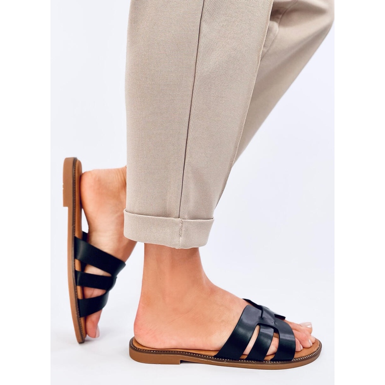 Charnes Tongs femme noires 2