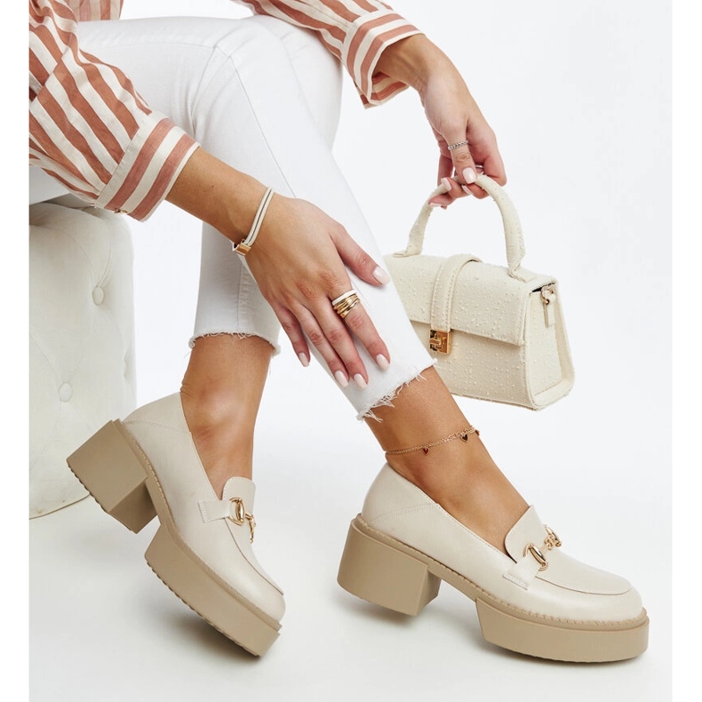 Chaussures à talons en éco-cuir beige par Vinceza 1 Chaussures à talons en éco-cuir beige par Vinceza 1