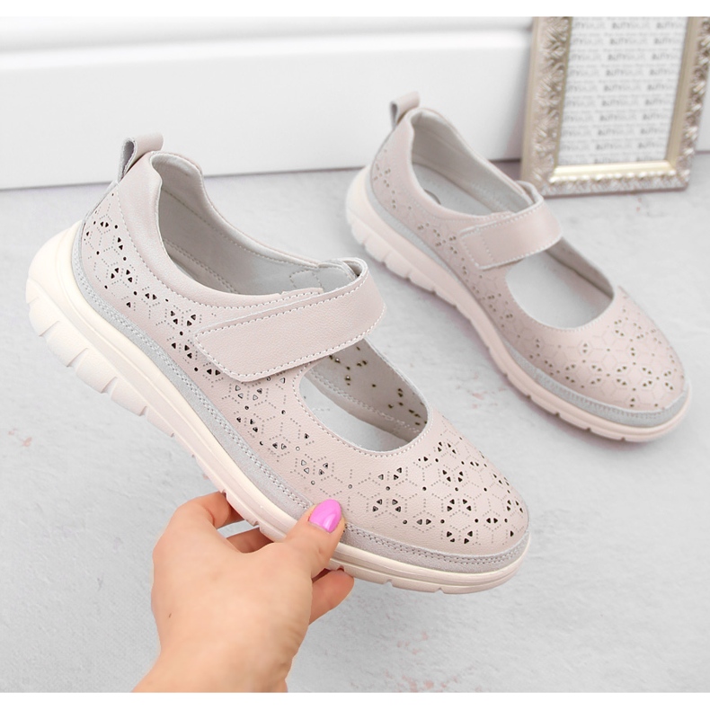 Chaussures femme en cuir ajouré avec velcro, beige Filippo DP6073 1