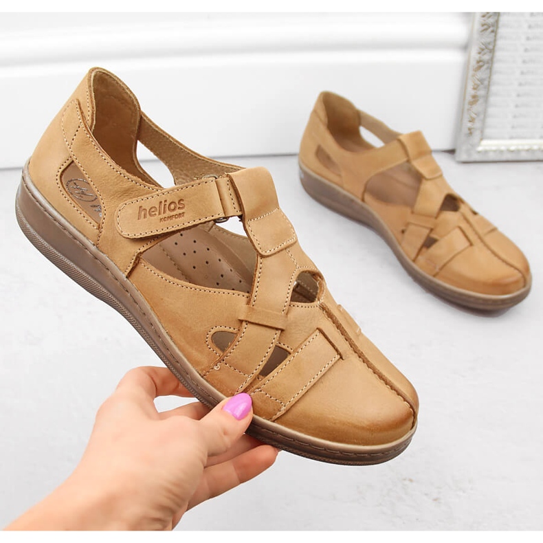 Chaussures confortables en cuir ajouré avec velcro pour femme, marron Helios 423.07 beige 1 Chaussures confortables en cuir ajouré avec velcro pour femme, marron Helios 423.07 beige 1
