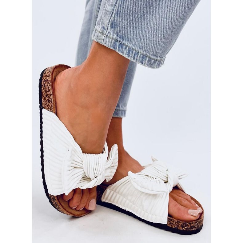 Pantoufles en liège blanc mousse blanche 2