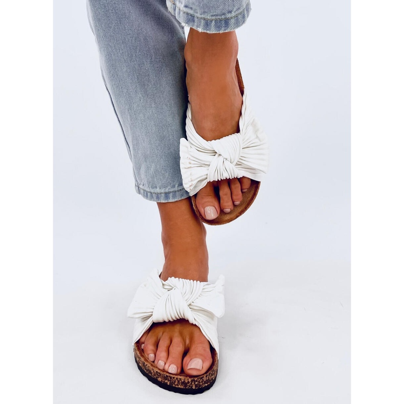 Pantoufles en liège blanc mousse blanche 1