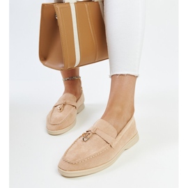 Mocassins beiges avec pendentif en métal de Fiorano 2