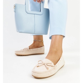 Mocassins en daim beige clair par Aneesa 2