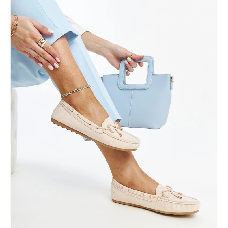 Mocassins en daim beige clair par Aneesa 1