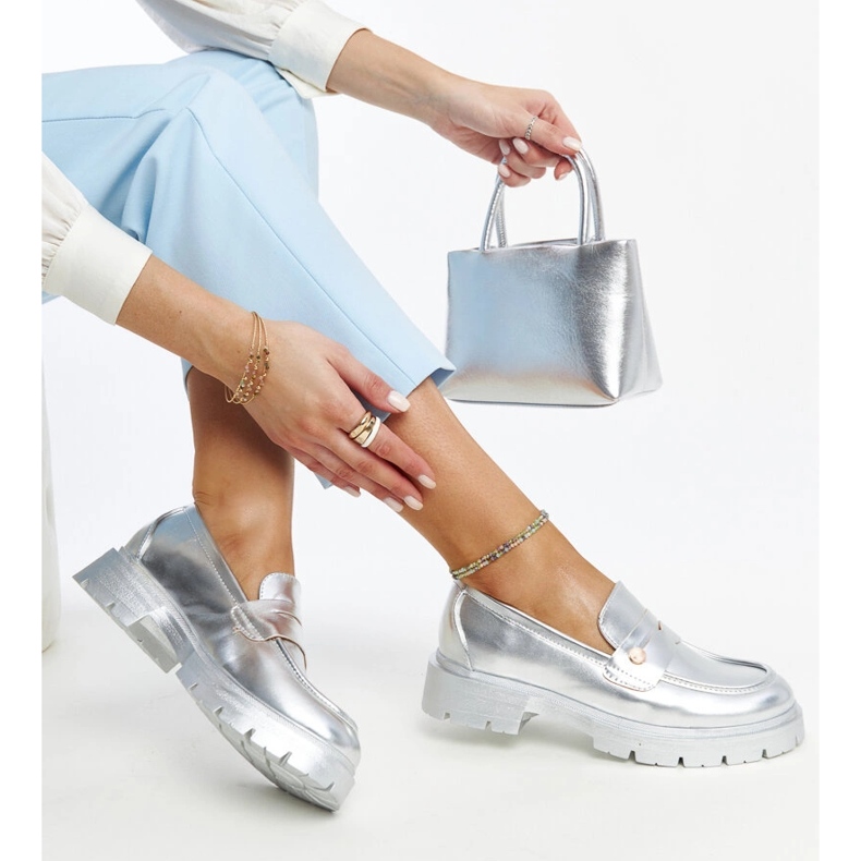 Mocassins en cuir écologique argenté Mladenka 1