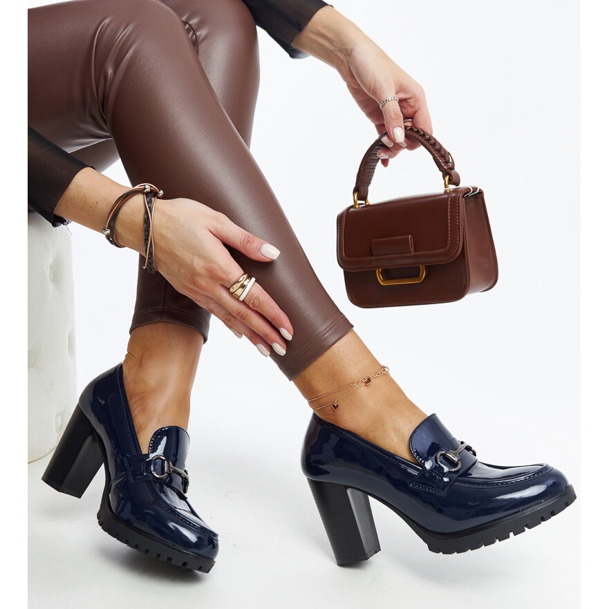 Escarpins a talon vernis bleu marine par Giacoma