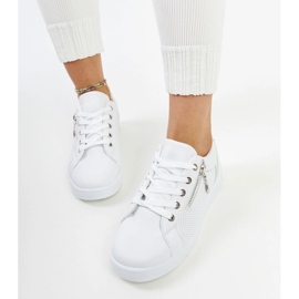 Chaussures de sport blanches ornées de perforations Chiusi 2