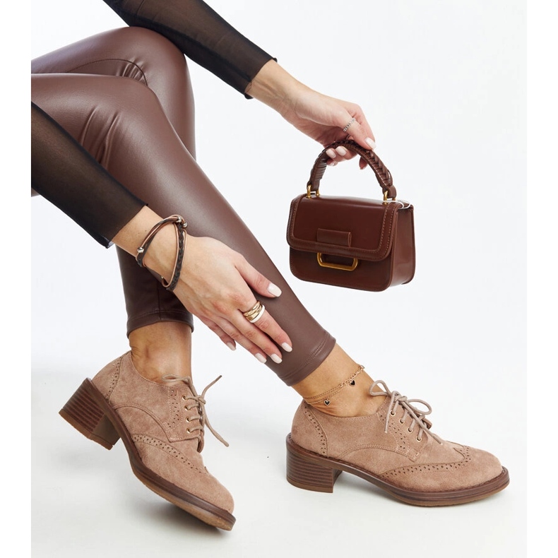 Chaussures à talons en daim marron par Tigard brun 1