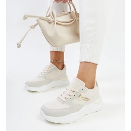 Baskets beiges sur la plateforme Nereida 1