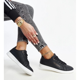 Baskets noires en éco-cuir par Furat 1