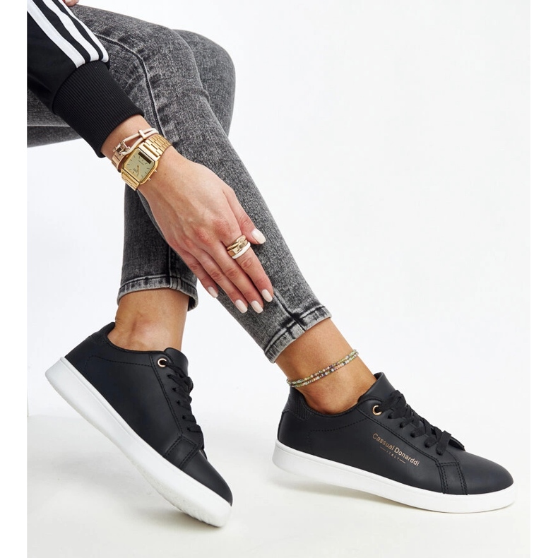 Baskets noires en éco-cuir par Furat le noir 1