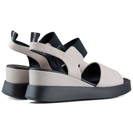 Sandales compensées pour femme en cuir avec élastique beige 1 Sandales compensées pour femme en cuir avec élastique beige 1