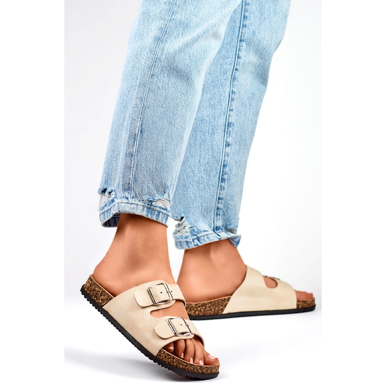 Tongs femme beiges à deux boucles 1