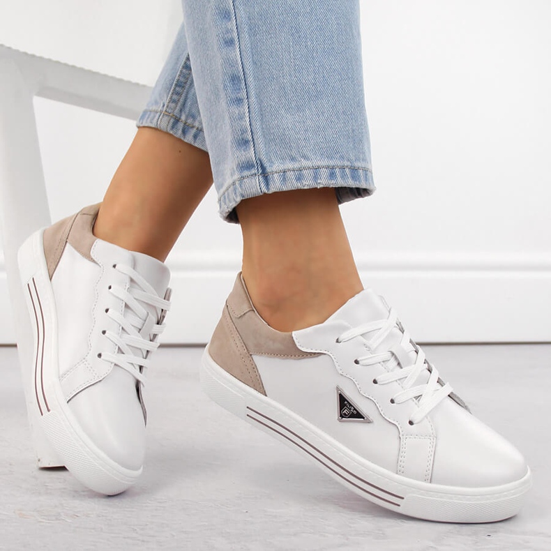 Chaussures de sport à lacets en cuir pour femmes, blanches, Filippo DP6049 1 Chaussures de sport à lacets en cuir pour femmes, blanches, Filippo DP6049 1