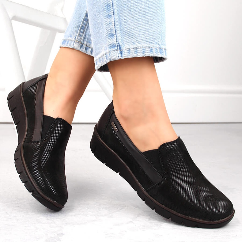 Chaussures à enfiler confortables en cuir pour femmes, noires Helios 350.015.011 1