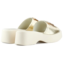 Tongs dorées, élégantes et confortables avec une semelle épaisse 1