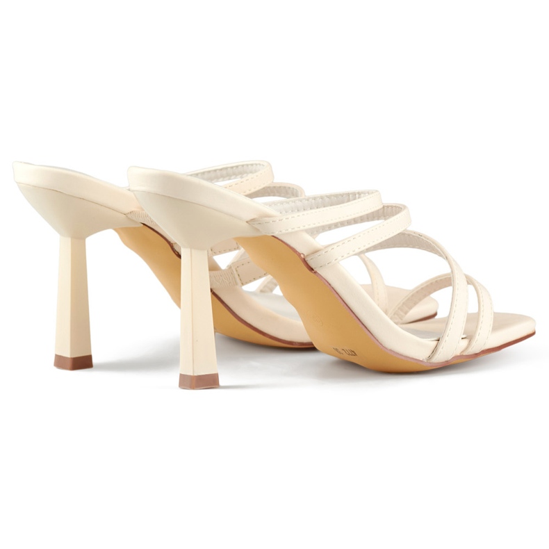 Tongs pour femmes beiges élégantes avec un talon haut 1 Tongs pour femmes beiges élégantes avec un talon haut 1