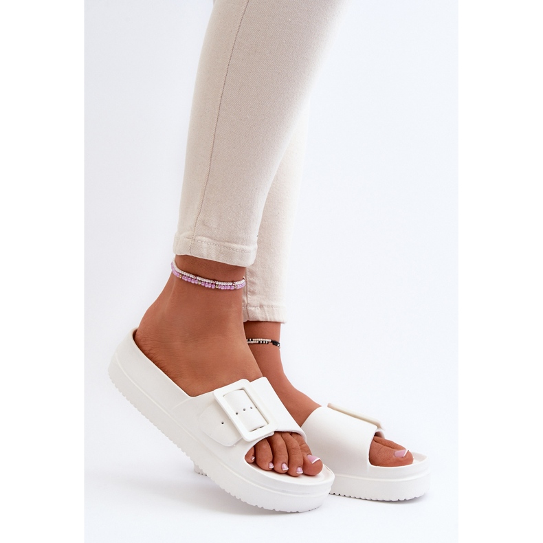 Tongs en mousse pour femmes sur la plateforme avec boucle Big Star NN274A661 blanc 2