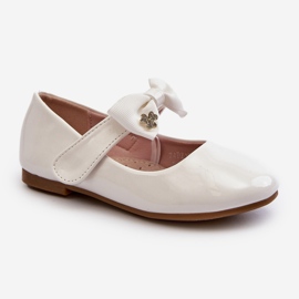Ballerines enfant vernis blanches avec nœud velcro 1