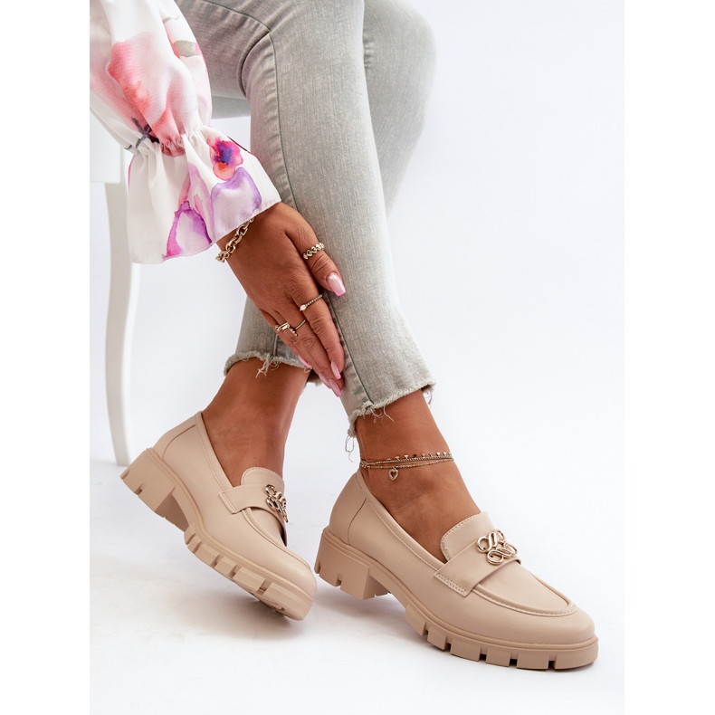 Mocassins élégants beiges pour femmes avec décoration dorée Tosisa 1