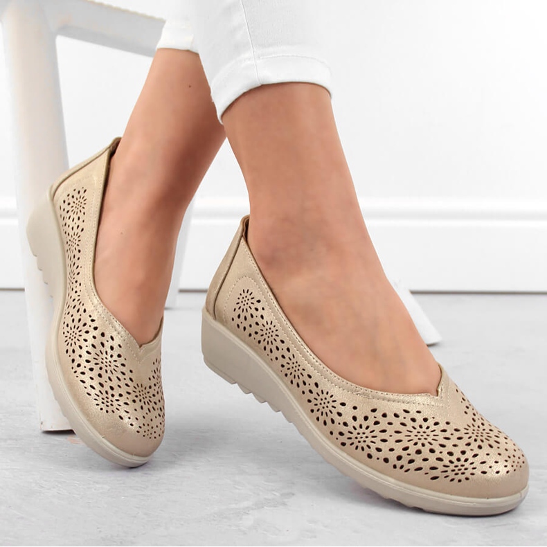 Chaussures slip-on compensées dorées ajourées pour femme Potocki 90300 d'or 1