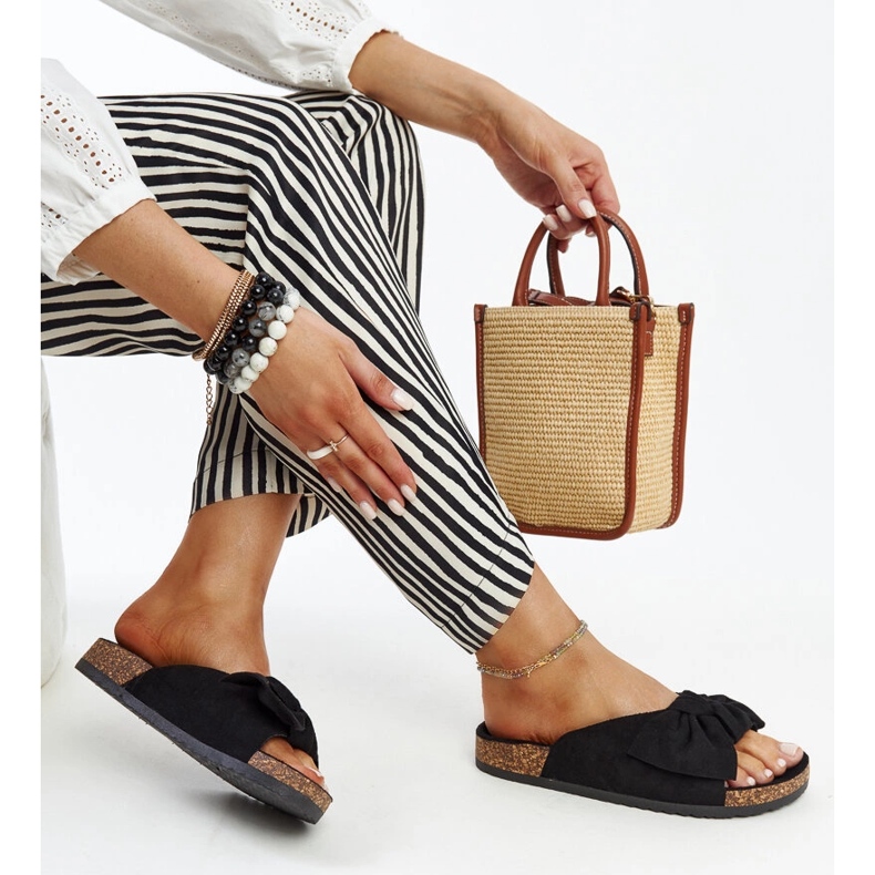 Tongs noires avec semelle en liège Aamu 1