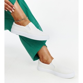 Baskets en tissu blanc par Suraya 1