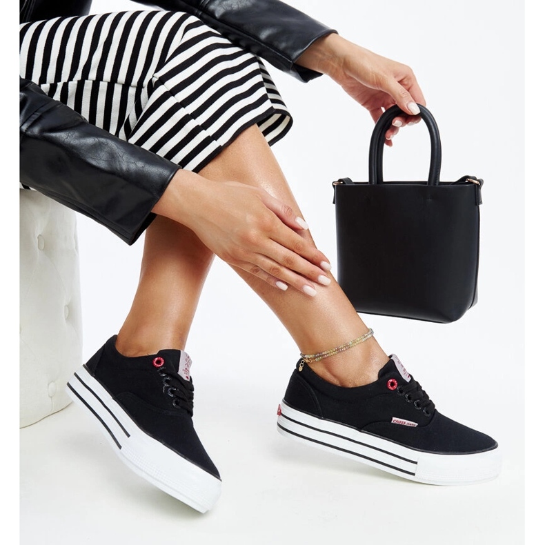 Baskets noires pour femmes à semelle épaisse, Cross Jeans le noir 1
