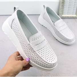Chaussures femme confortables en cuir ajouré, blanches S.Barski LR509 1