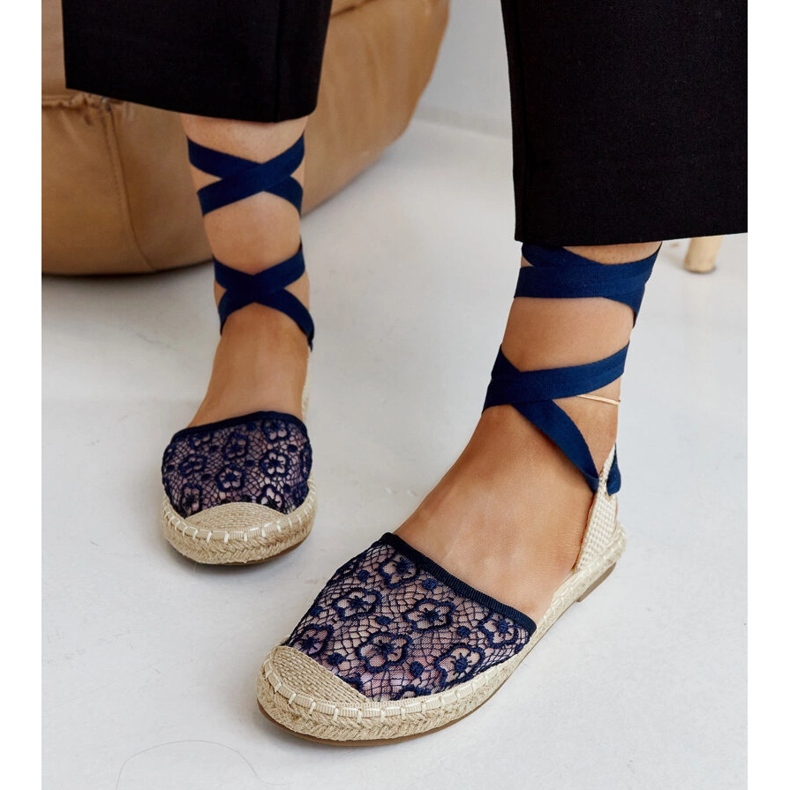 Espadrilles en dentelle bleu marine à talon ouvert par Teha 1