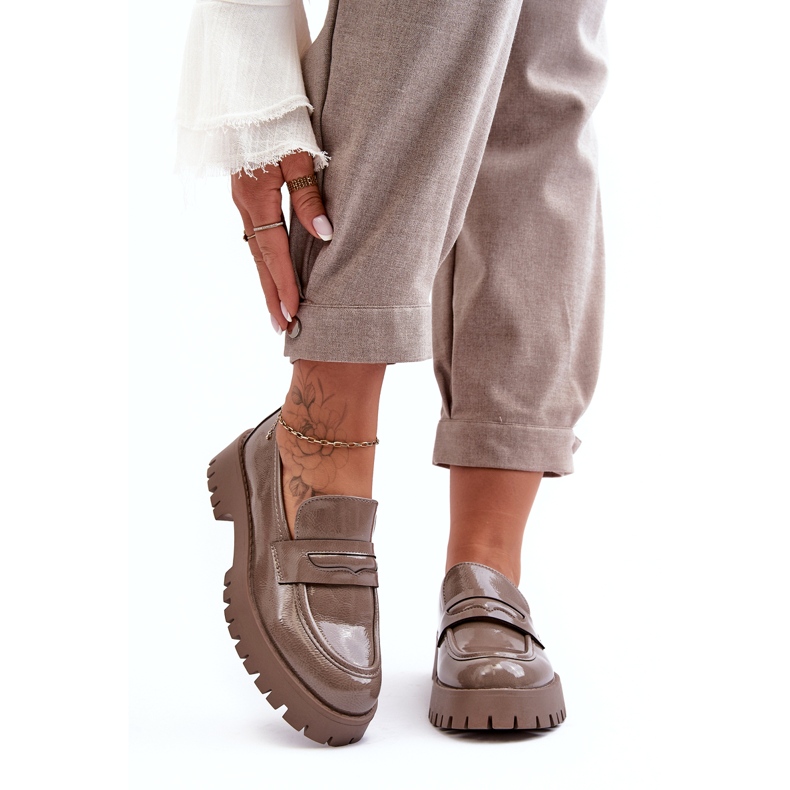 Diamantique Mocassins vernis beiges sur talon plat 1 Diamantique Mocassins vernis beiges sur talon plat 1