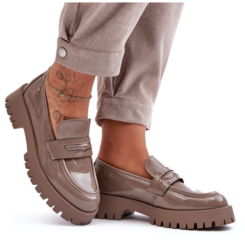 Diamantique Mocassins vernis beiges sur talon plat 4