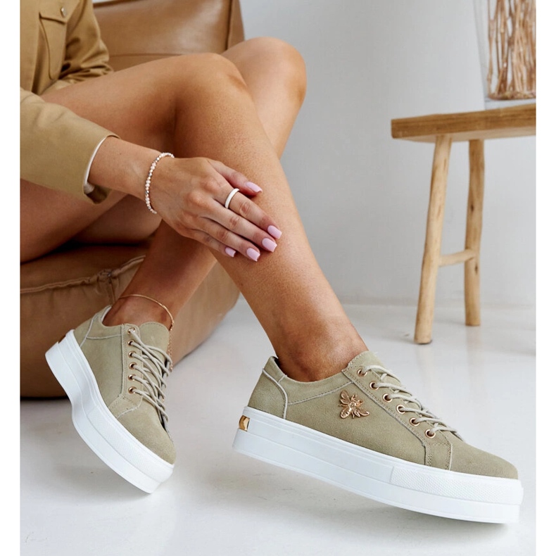 Chaussures de sport en cuir vert avec décoration 1