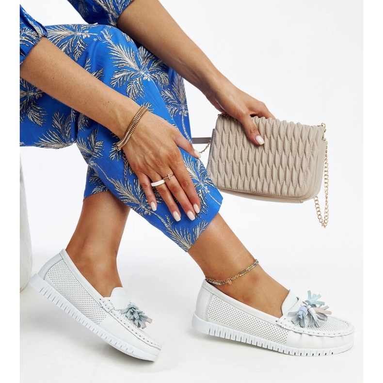 Mocassins Aune en cuir blanc à franges blanche 1