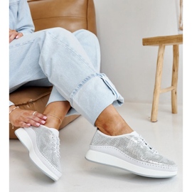 Baskets en cuir argenté sur la plateforme Amana 1