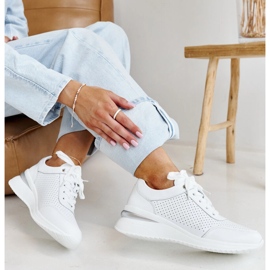 Chaussures de sport en cuir blanc blanche 1 Chaussures de sport en cuir blanc blanche 1