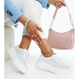 Chaussures en cuir bleu avec boucle décorative blanc 1