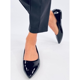 Ians Ballerines laquées noires à bout en amande le noir 1