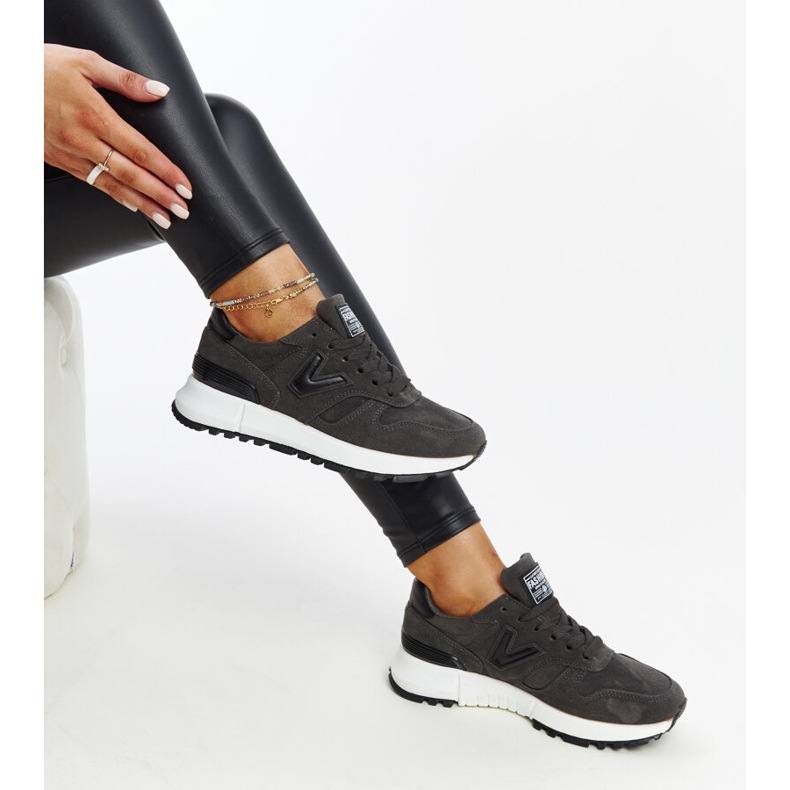 Baskets gris foncé avec semelle Olonio plus épaisse 1