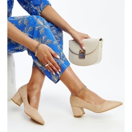 Escarpins à talons beiges avec empiècement en cuir Paris 1 Escarpins à talons beiges avec empiècement en cuir Paris 1