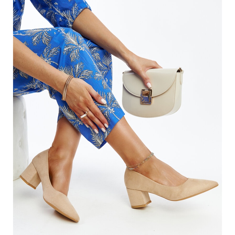 Escarpins à talons beiges avec empiècement en cuir Paris 1